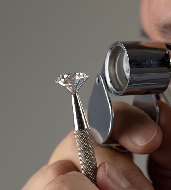 Compro diamanti: valutazione diamanti usati, da chi farla fare?| MV Luxury Group