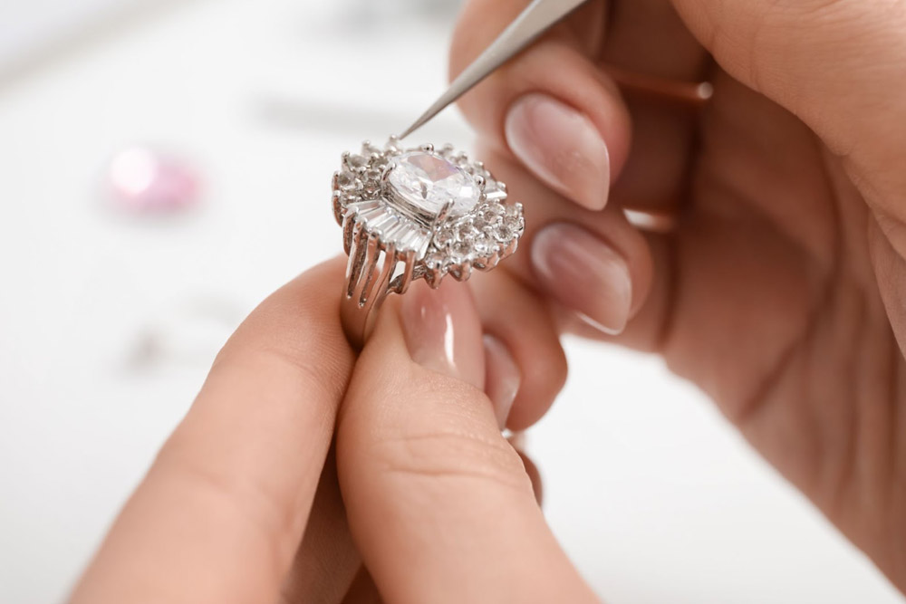 Vendere un anello con diamante: come si valuta un diamante? | MV Luxury Group