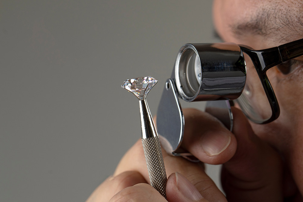 Certificati per diamanti: guida ai certificati gemmologici | MV Luxury Group